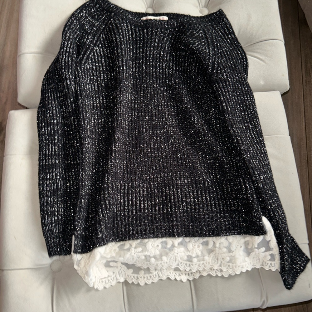 The clothing is in good condition no longer have interest for it.